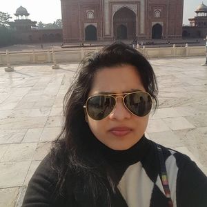 Meet your Posher, Aparna